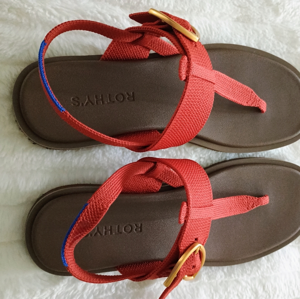 NIB Rothy's T Strap Sandals